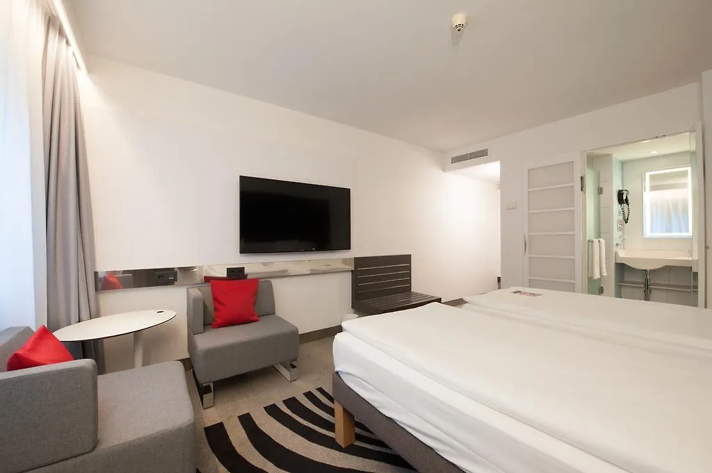 **** Hotel Novotel Muenchen City Niemcy